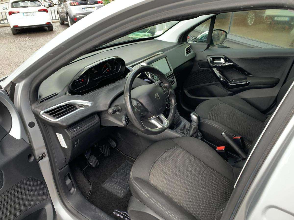 peugeot-208-2017-gasolina-1199cc