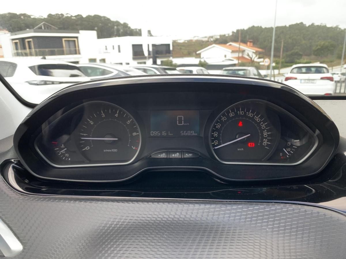 peugeot-208-2017-gasolina-1199cc