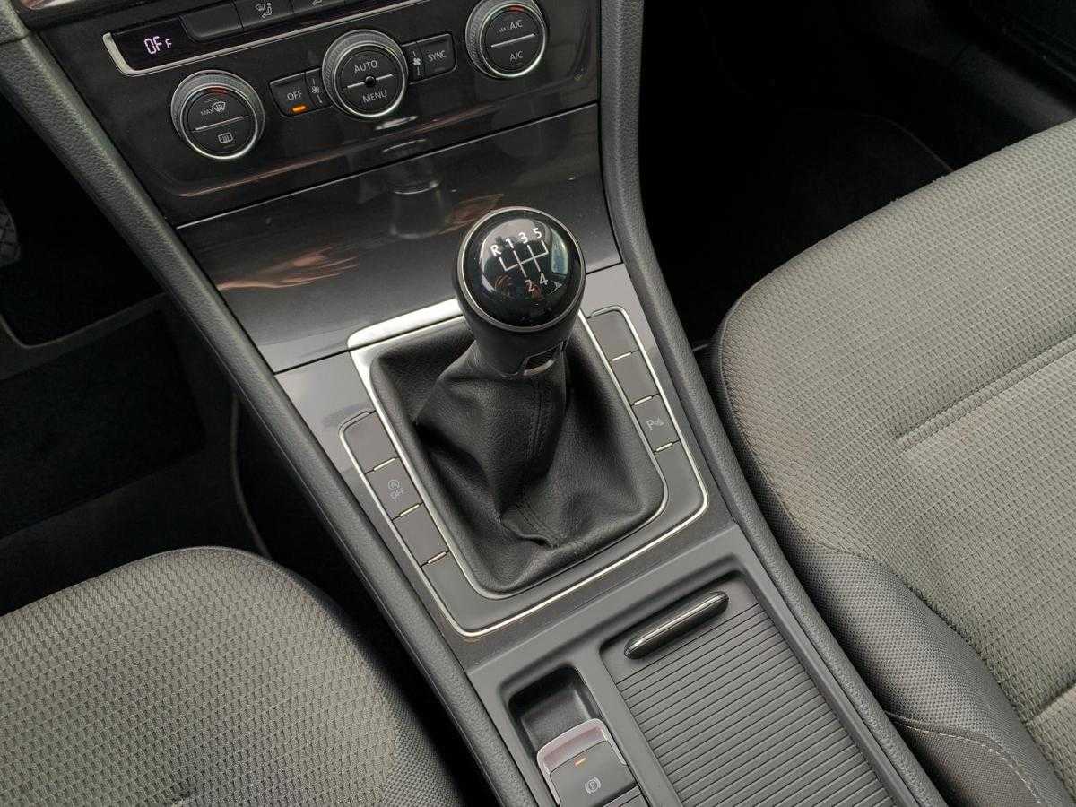volkswagen-golf-2019-diesel-1598cc