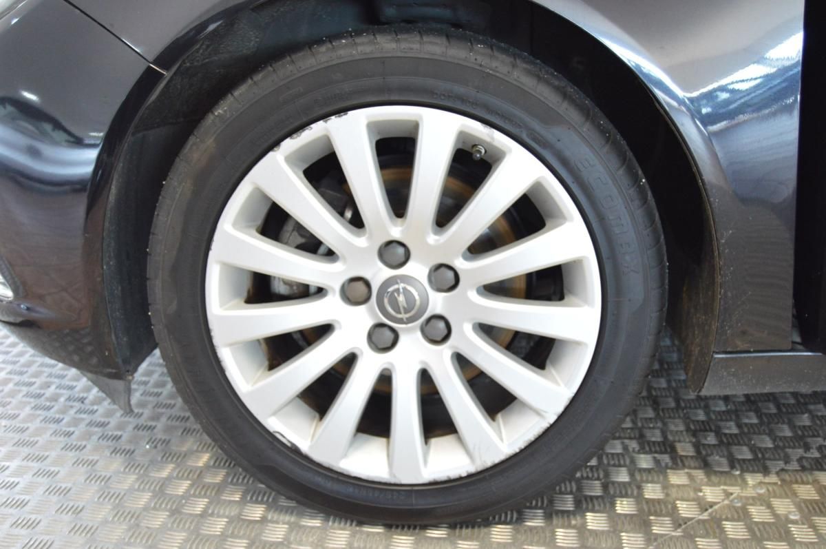 opel-insignia-sports-tourer-2010-diesel-1956cc