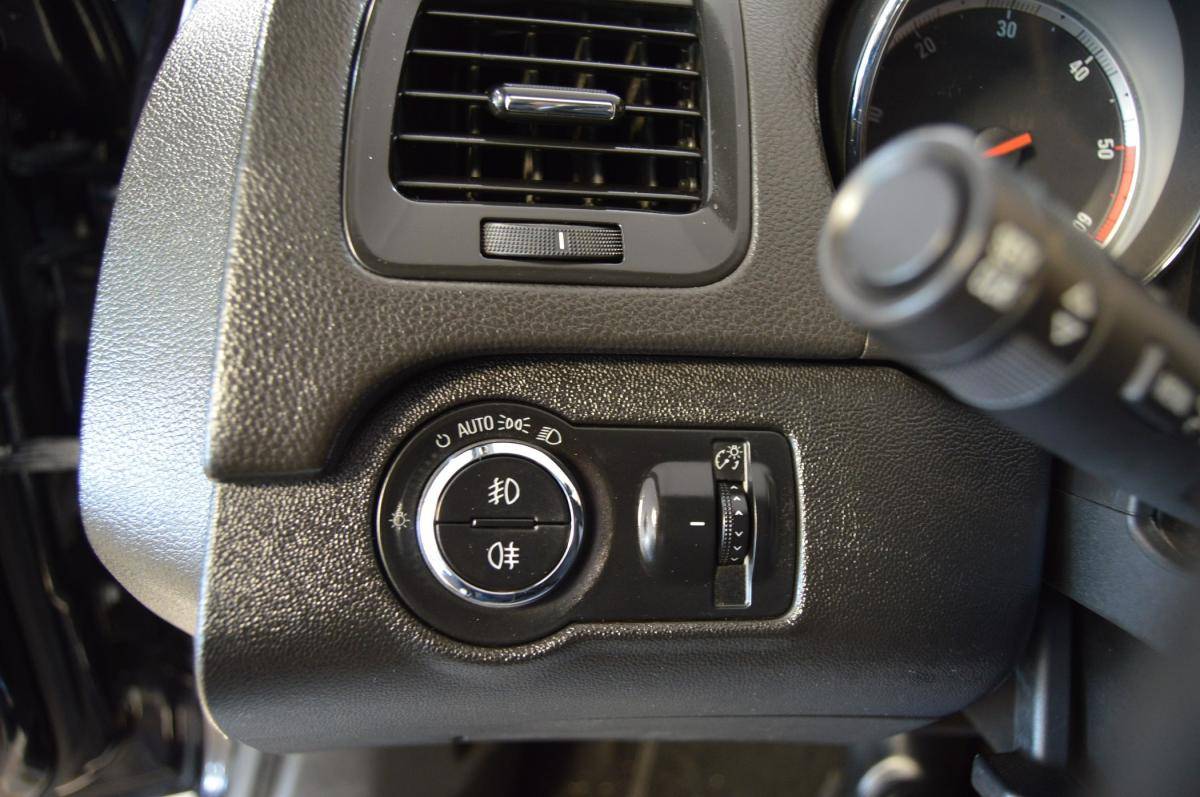 opel-insignia-sports-tourer-2010-diesel-1956cc