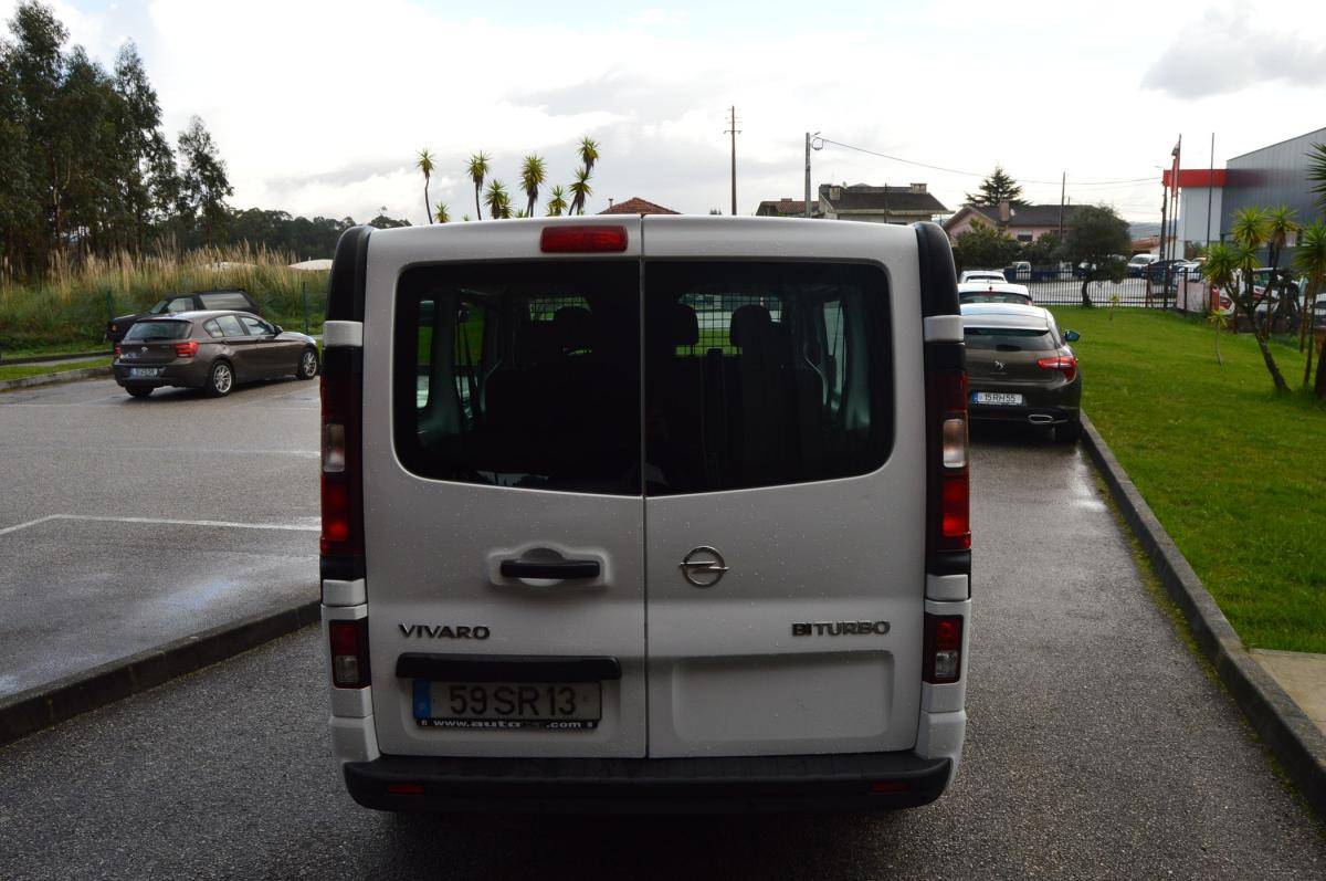 opel-vivaro-2017-diesel-1598cc