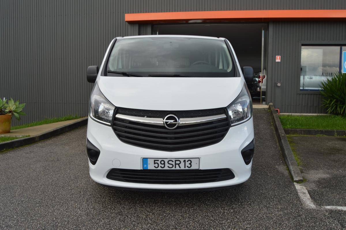 opel-vivaro-2017-diesel-1598cc