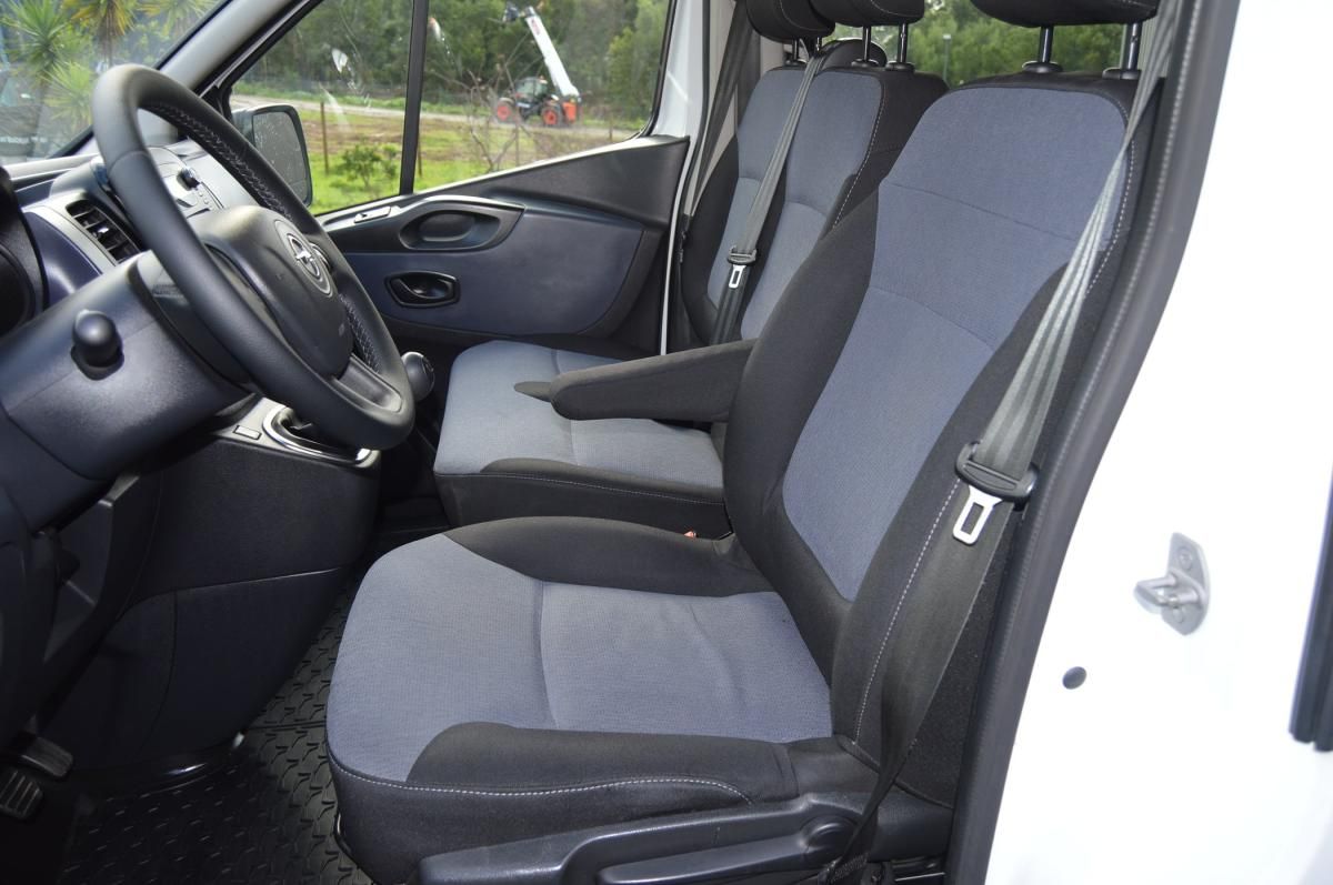 opel-vivaro-2017-diesel-1598cc