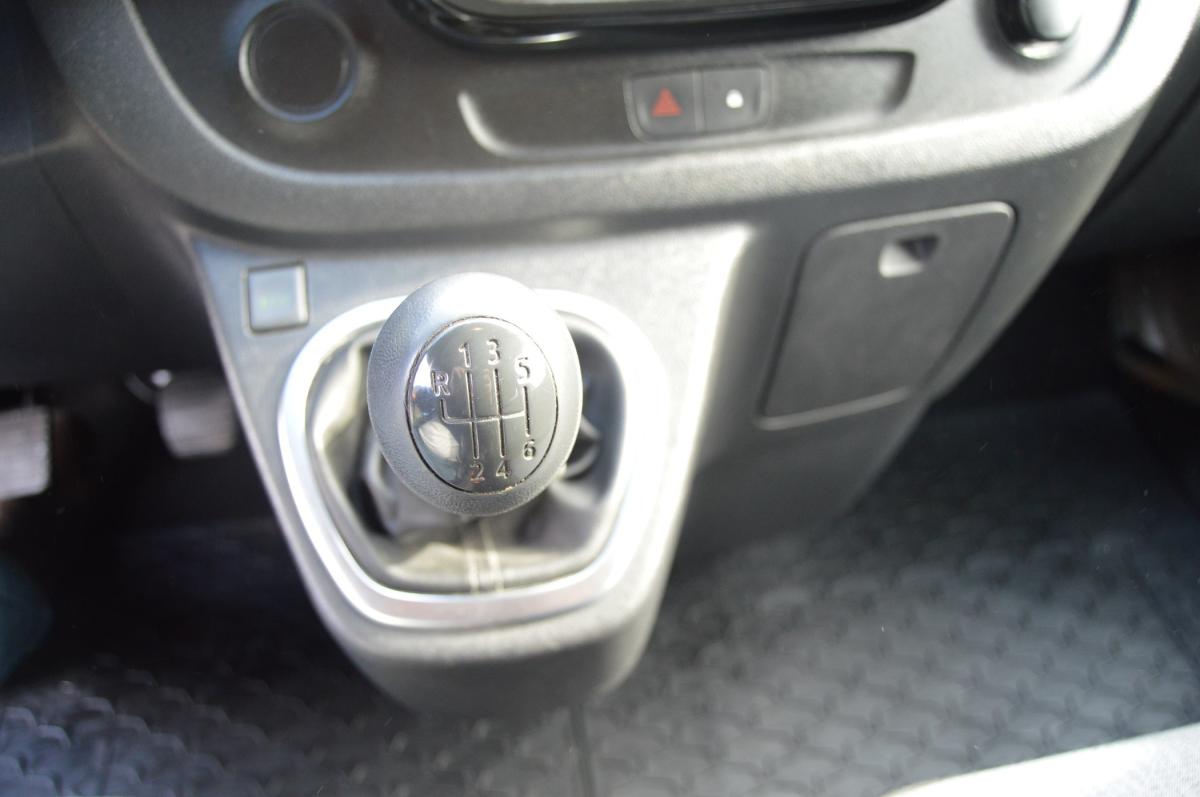 opel-vivaro-2017-diesel-1598cc