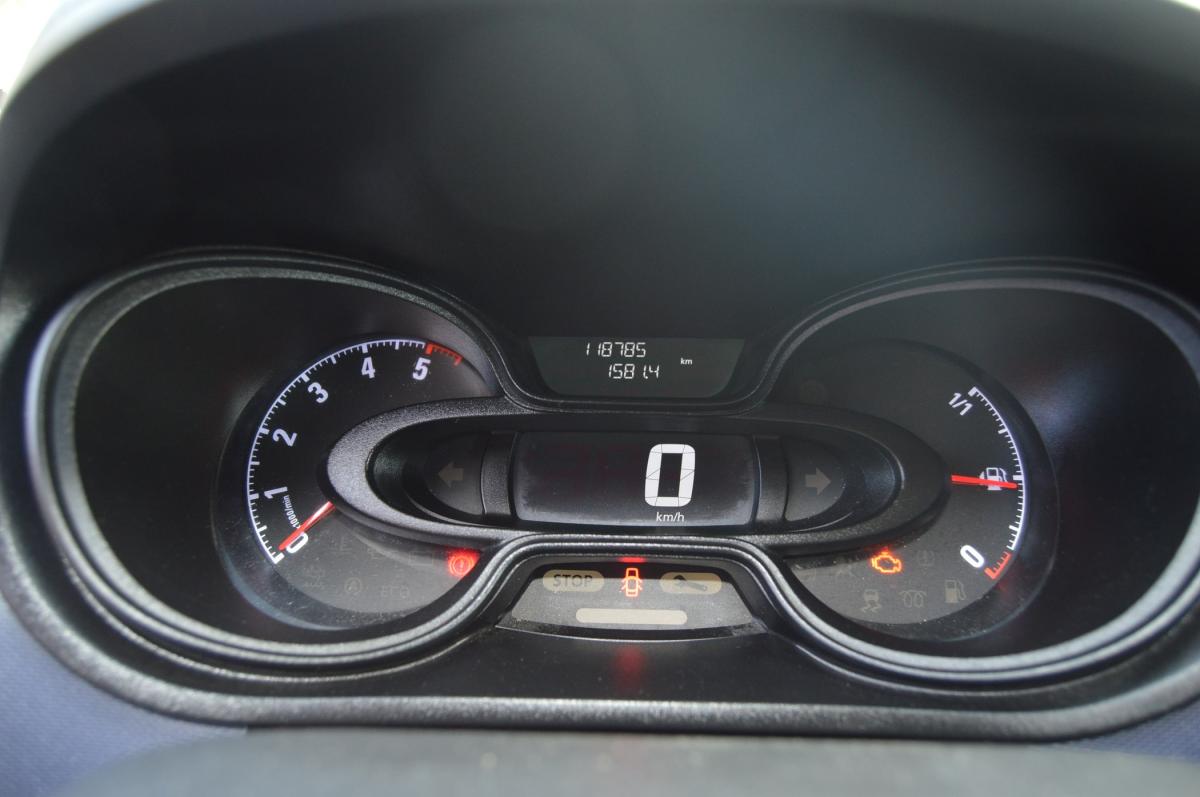 opel-vivaro-2017-diesel-1598cc