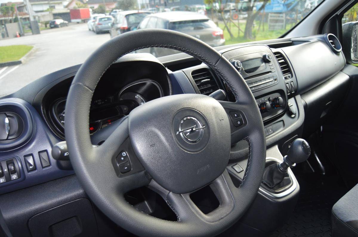opel-vivaro-2017-diesel-1598cc