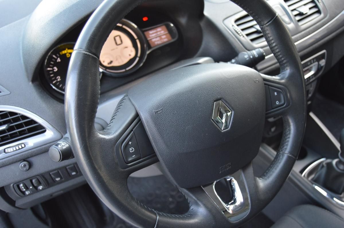 renault-megane-sport-tourer-2015-diesel-1461cc