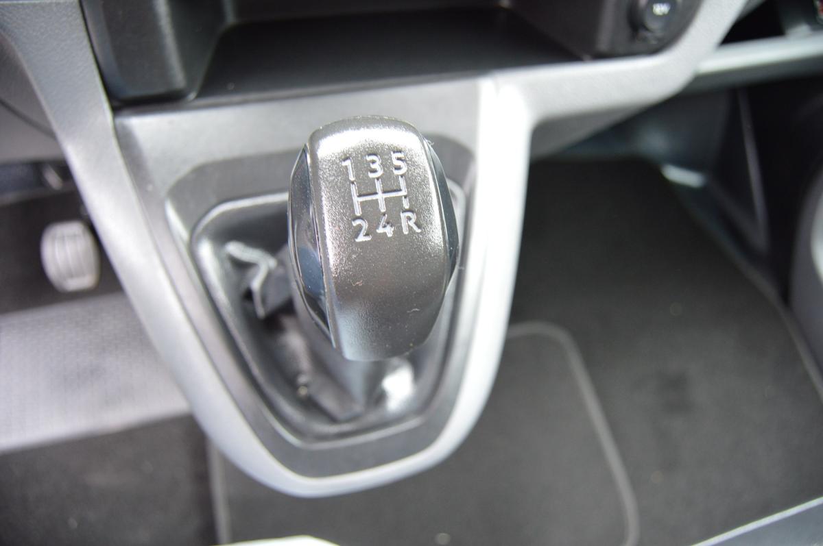 peugeot-expert-2019-diesel-1560cc