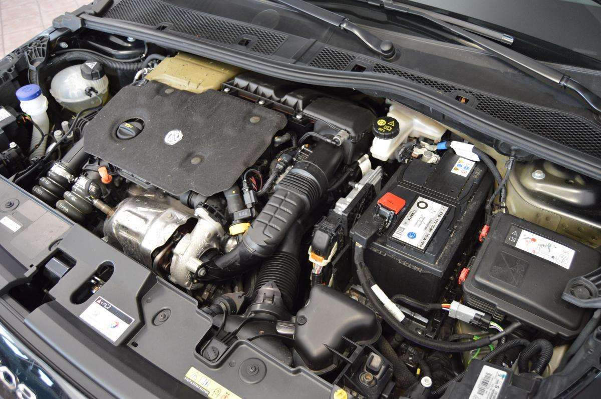peugeot-208-2023-diesel-1499cc
