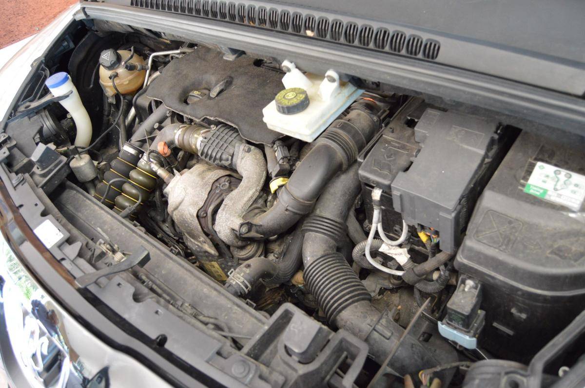 peugeot-5008-2012-diesel-1560cc
