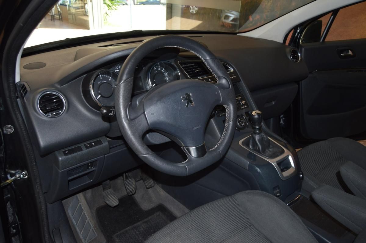peugeot-5008-2012-diesel-1560cc