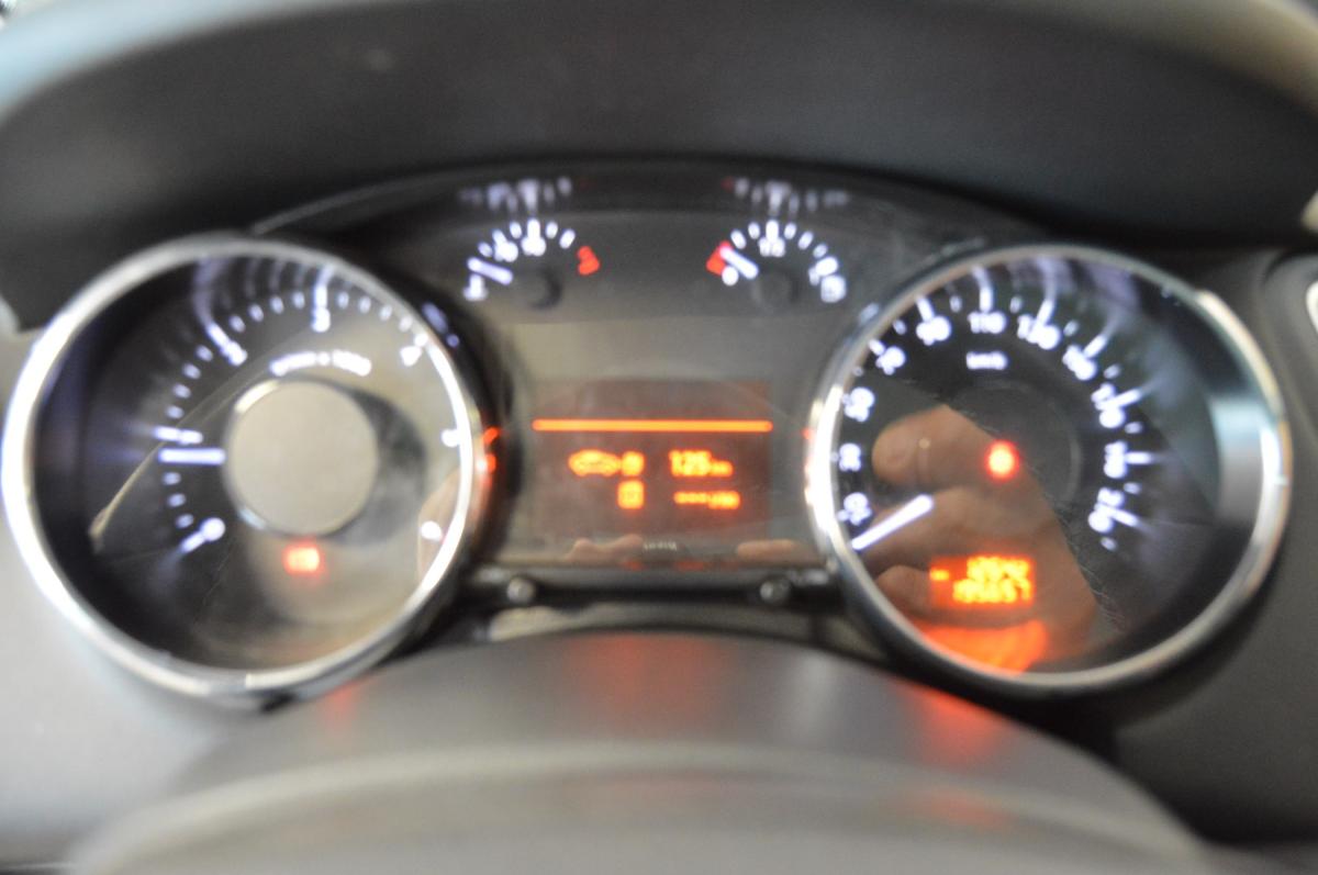 peugeot-5008-2012-diesel-1560cc