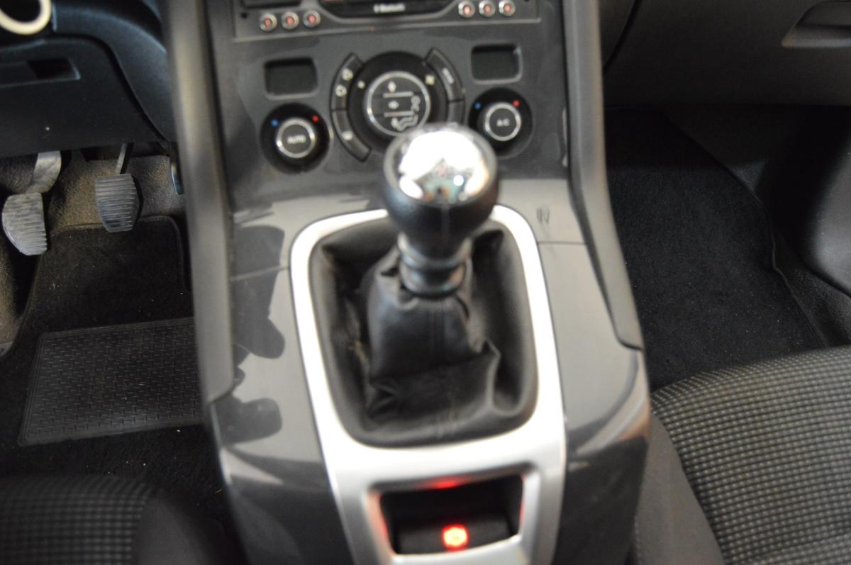 peugeot-5008-2012-diesel-1560cc