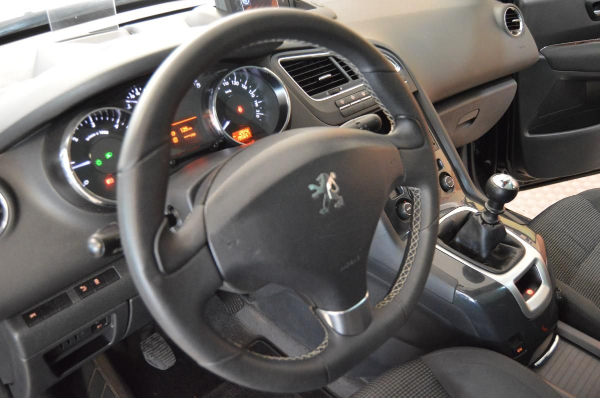 peugeot-5008-2012-diesel-1560cc
