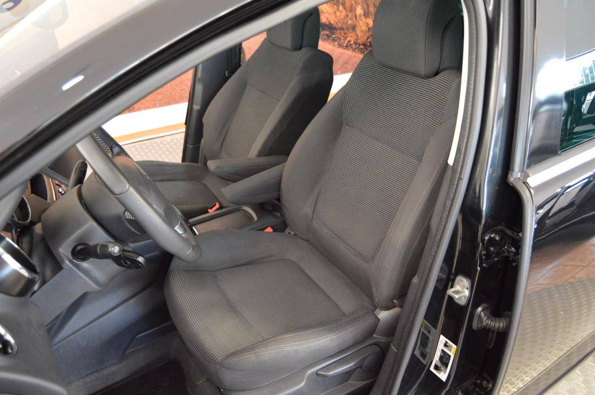 peugeot-5008-2012-diesel-1560cc