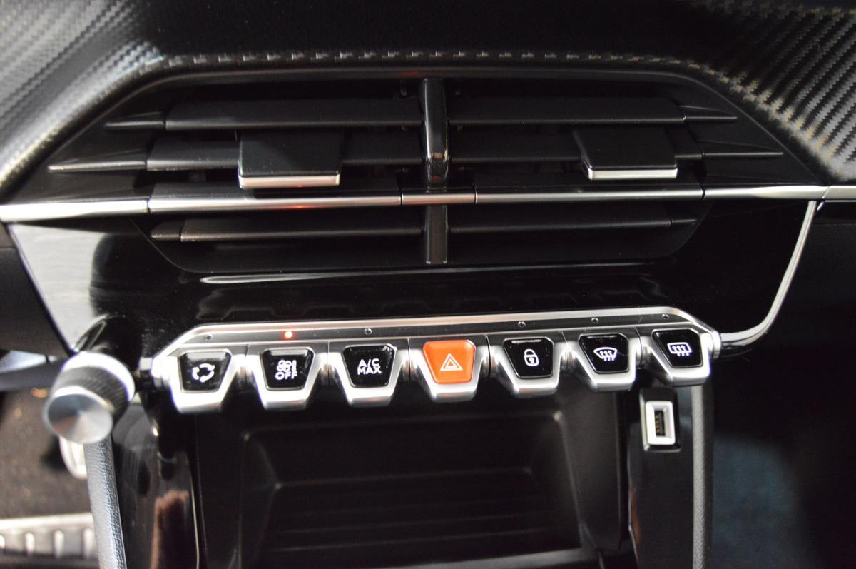 peugeot-208-2022-gasolina-1199cc