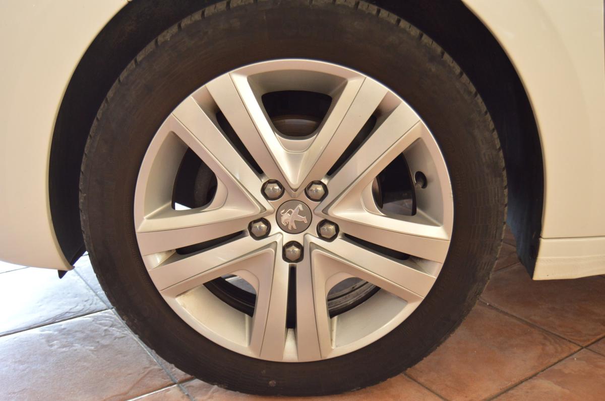 peugeot-208-2016-gasolina-1199cc