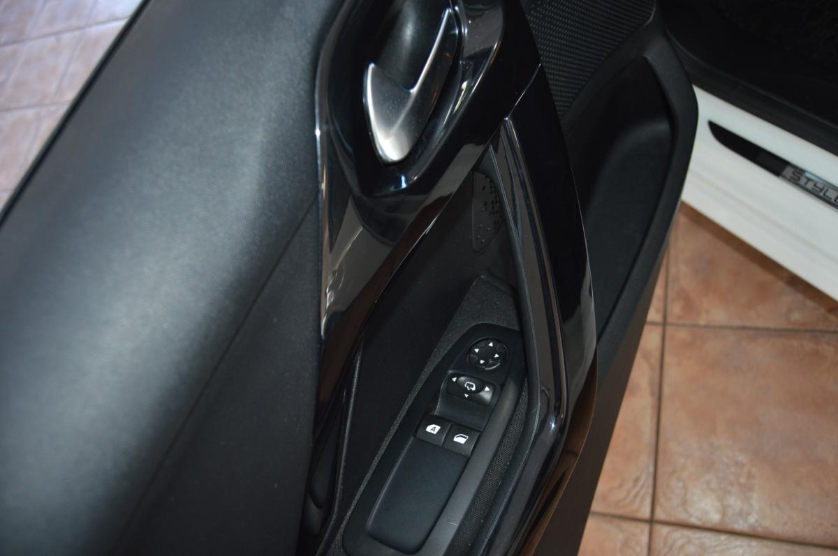 peugeot-208-2016-gasolina-1199cc