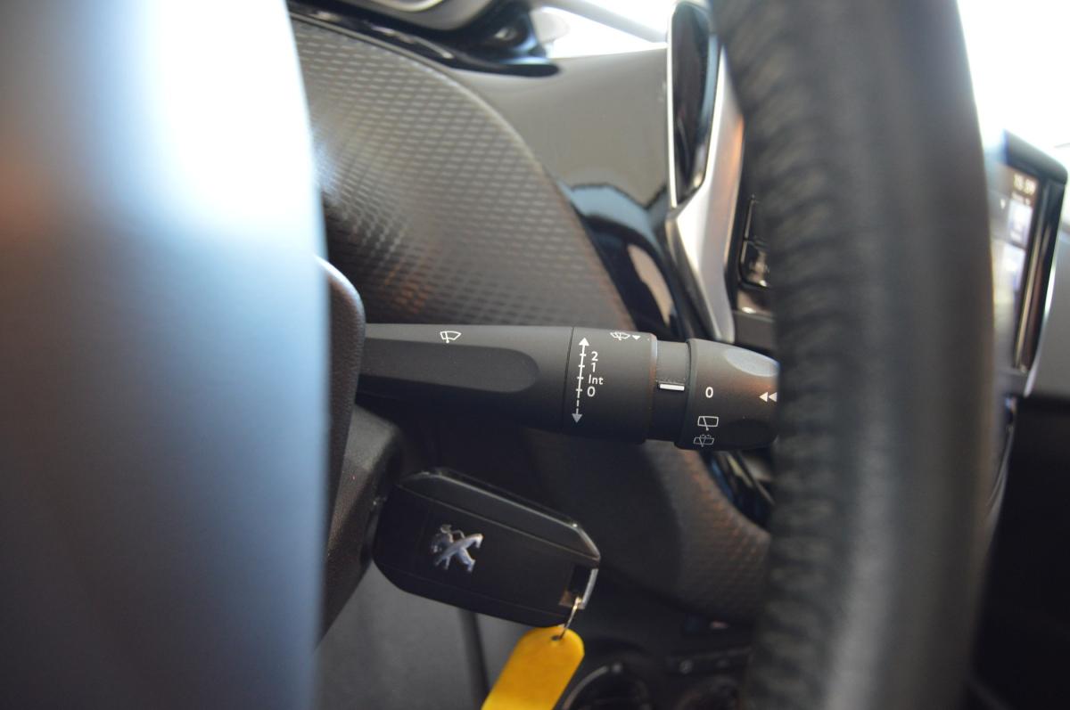 peugeot-208-2016-gasolina-1199cc