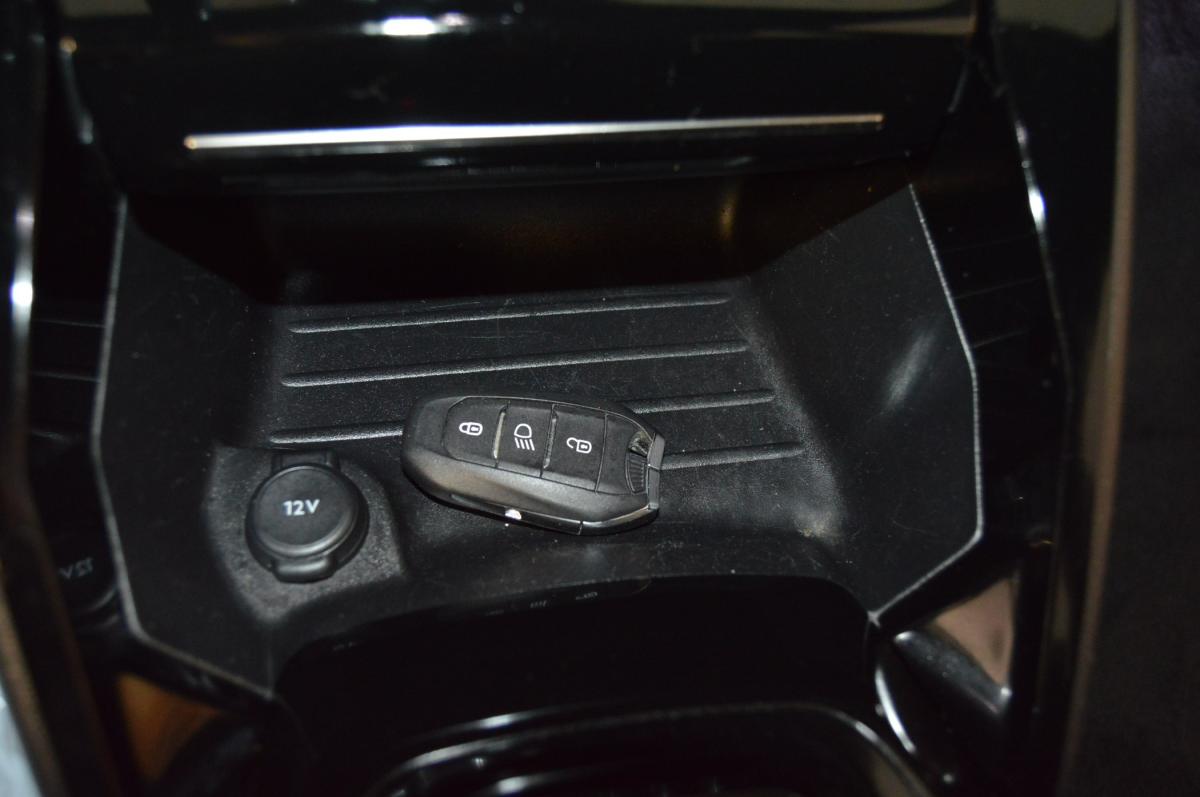 peugeot-2008-2022-gasolina-1199cc