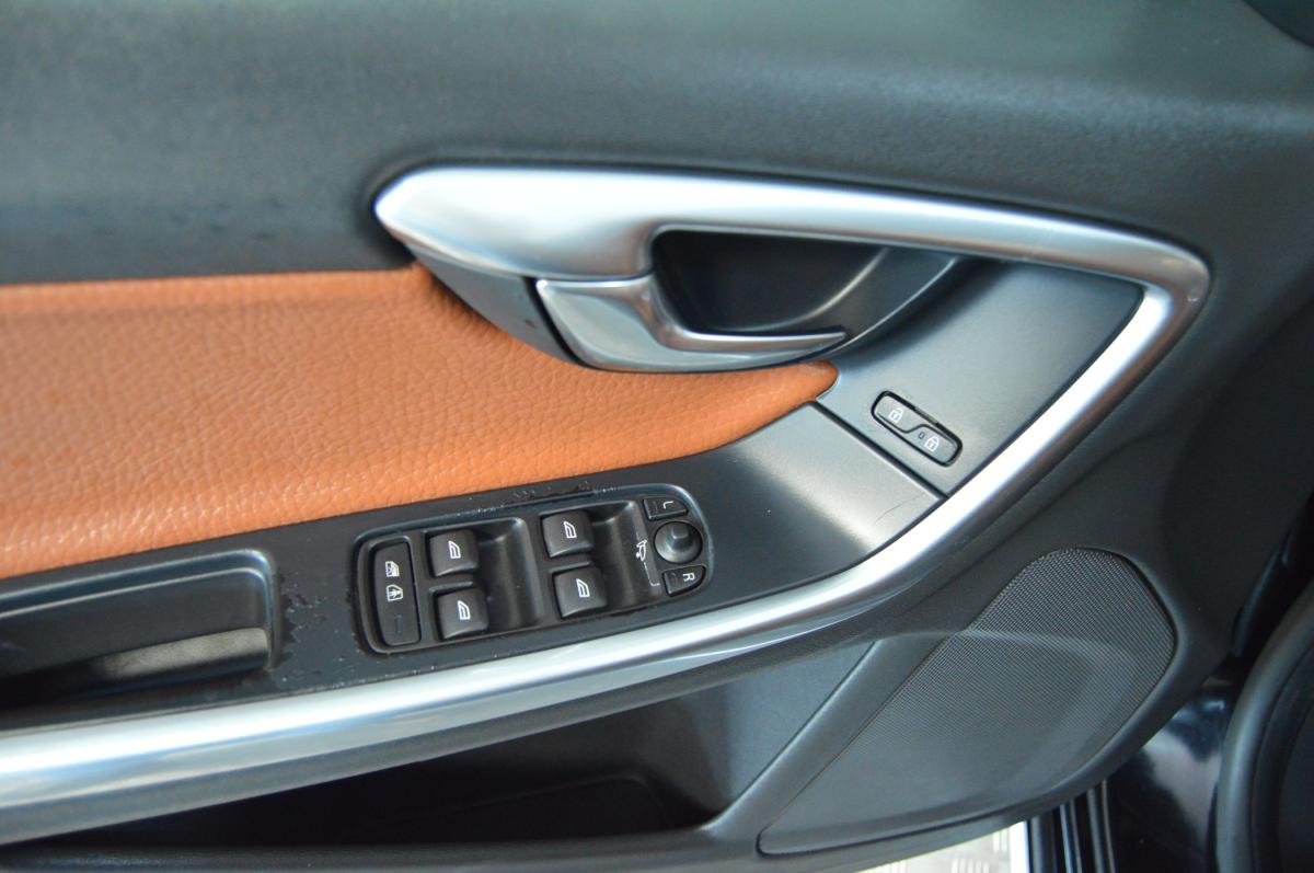 volvo-v60-2011-diesel-1984cc