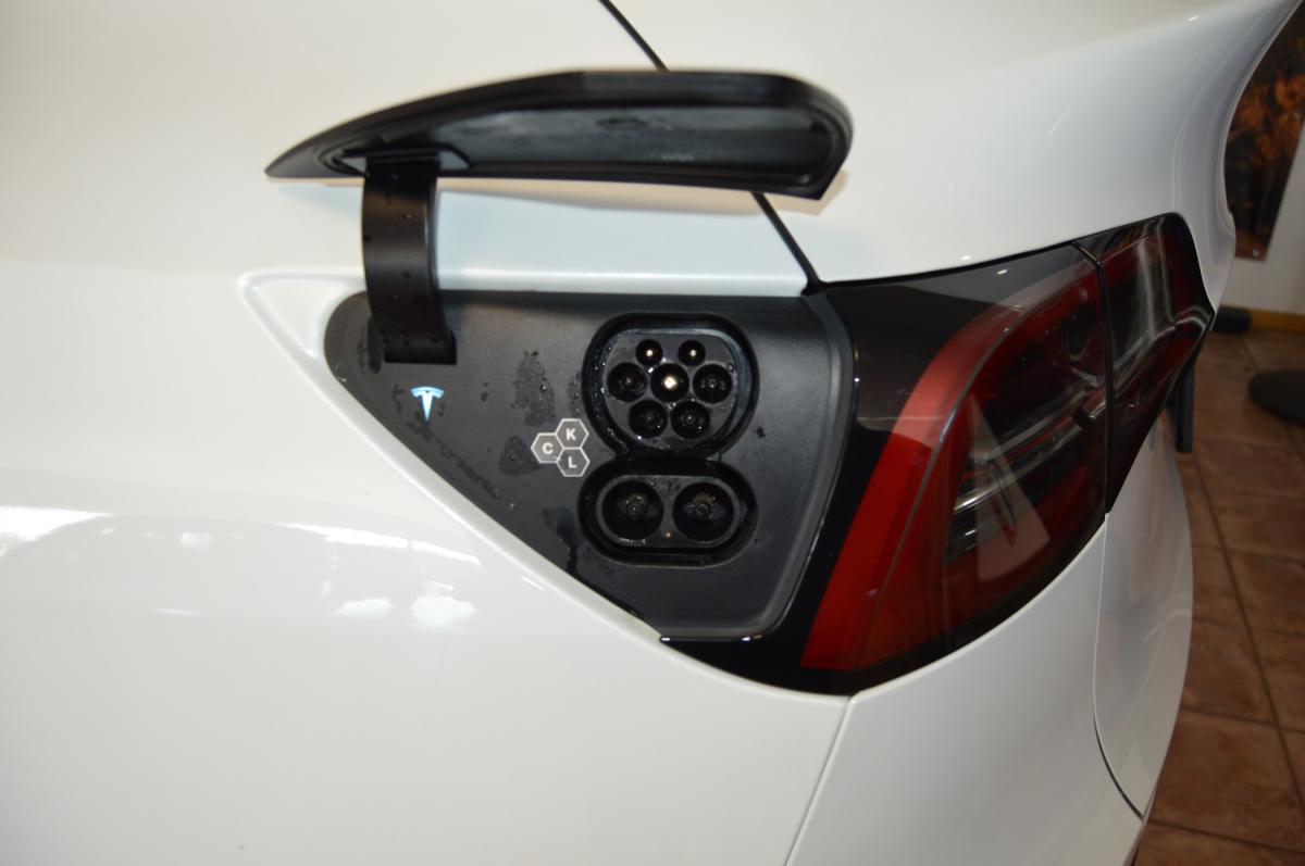 tesla-model-y-2023-eletrico-500cc
