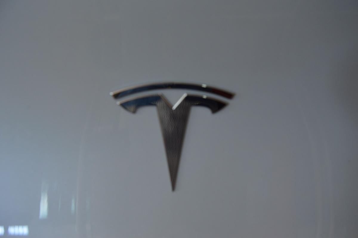 tesla-model-y-2023-eletrico-500cc