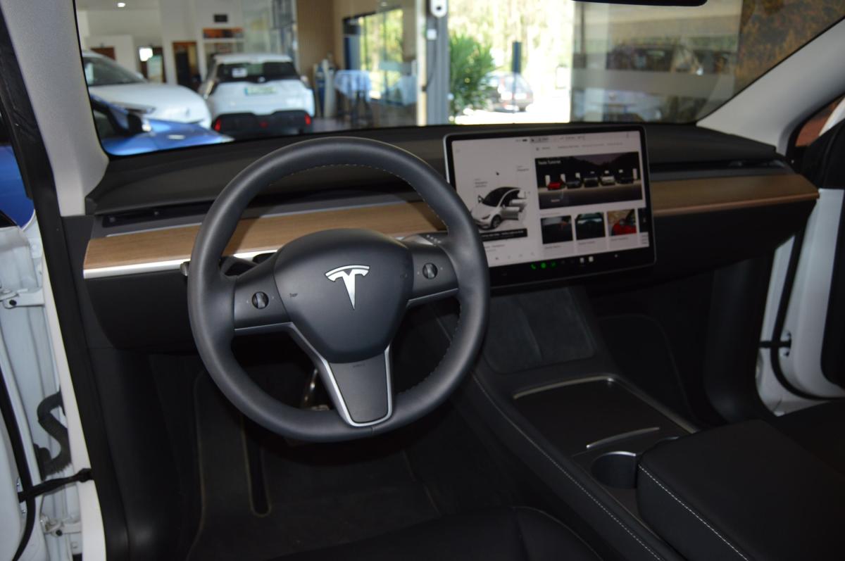 tesla-model-y-2023-eletrico-500cc