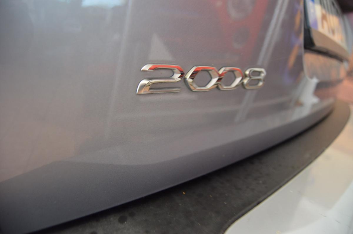 peugeot-2008-2023-gasolina-1199cc