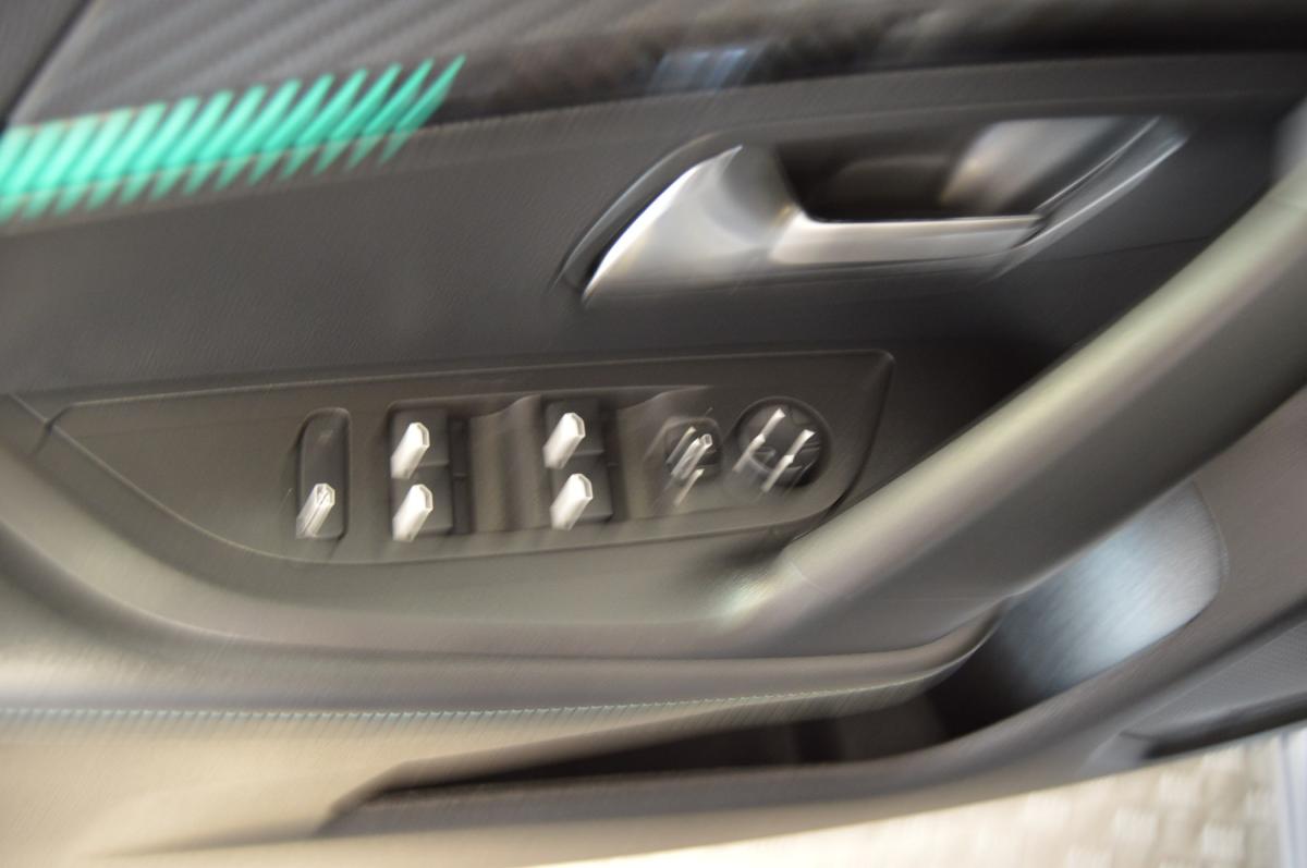 peugeot-2008-2023-gasolina-1199cc