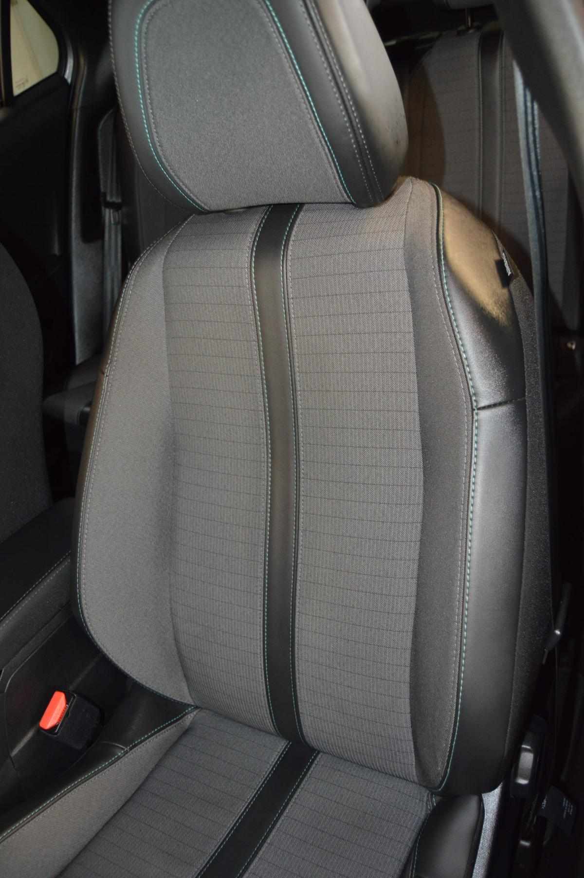 peugeot-2008-2023-gasolina-1199cc