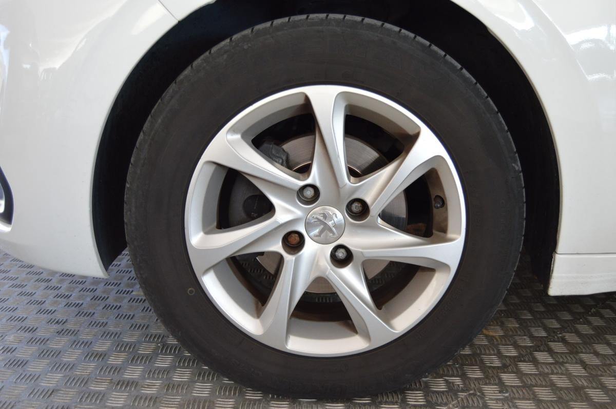 peugeot-208-2016-gasolina-999cc