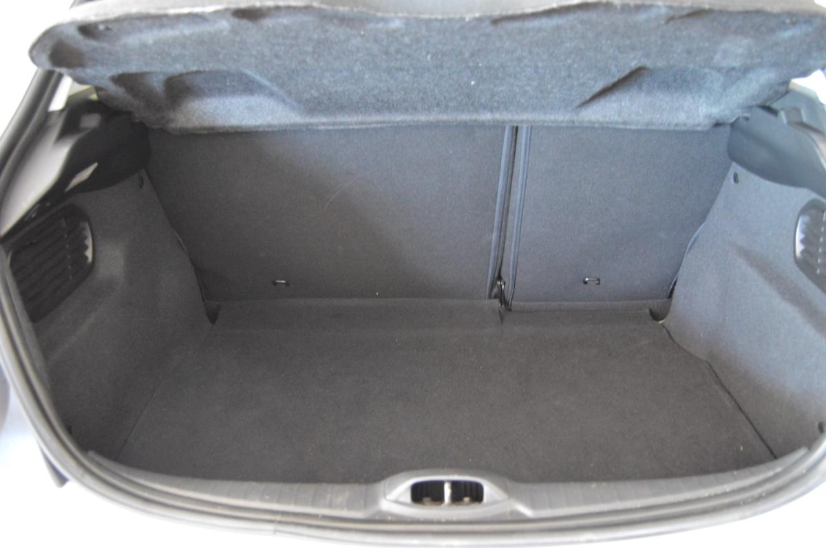 peugeot-208-2016-gasolina-999cc