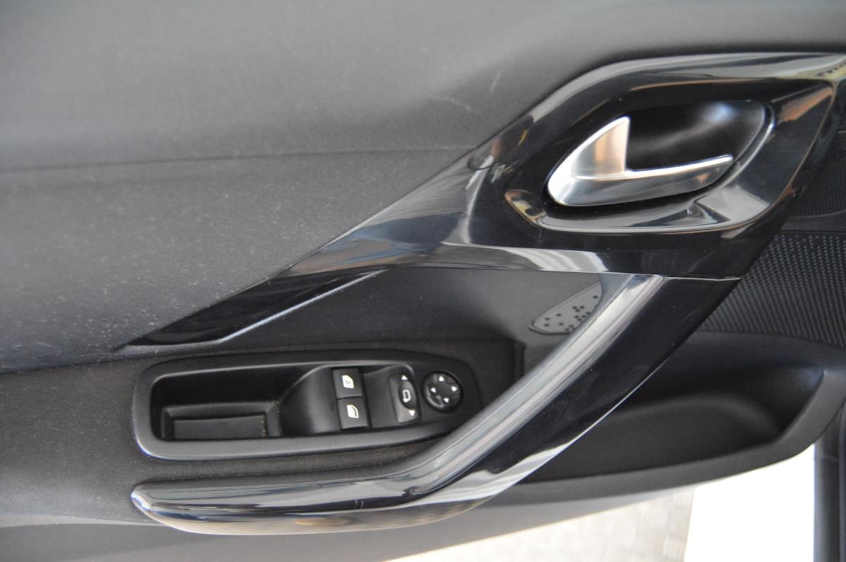 peugeot-208-2016-gasolina-999cc
