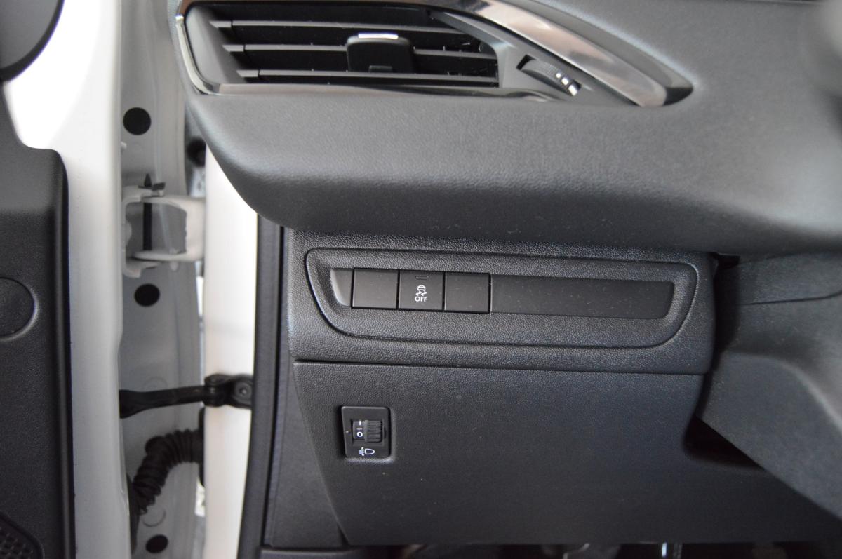 peugeot-208-2016-gasolina-999cc