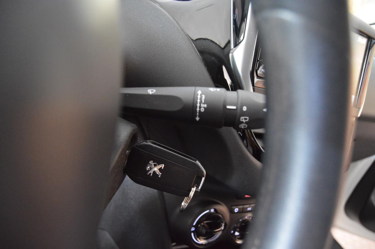peugeot-208-2016-gasolina-999cc