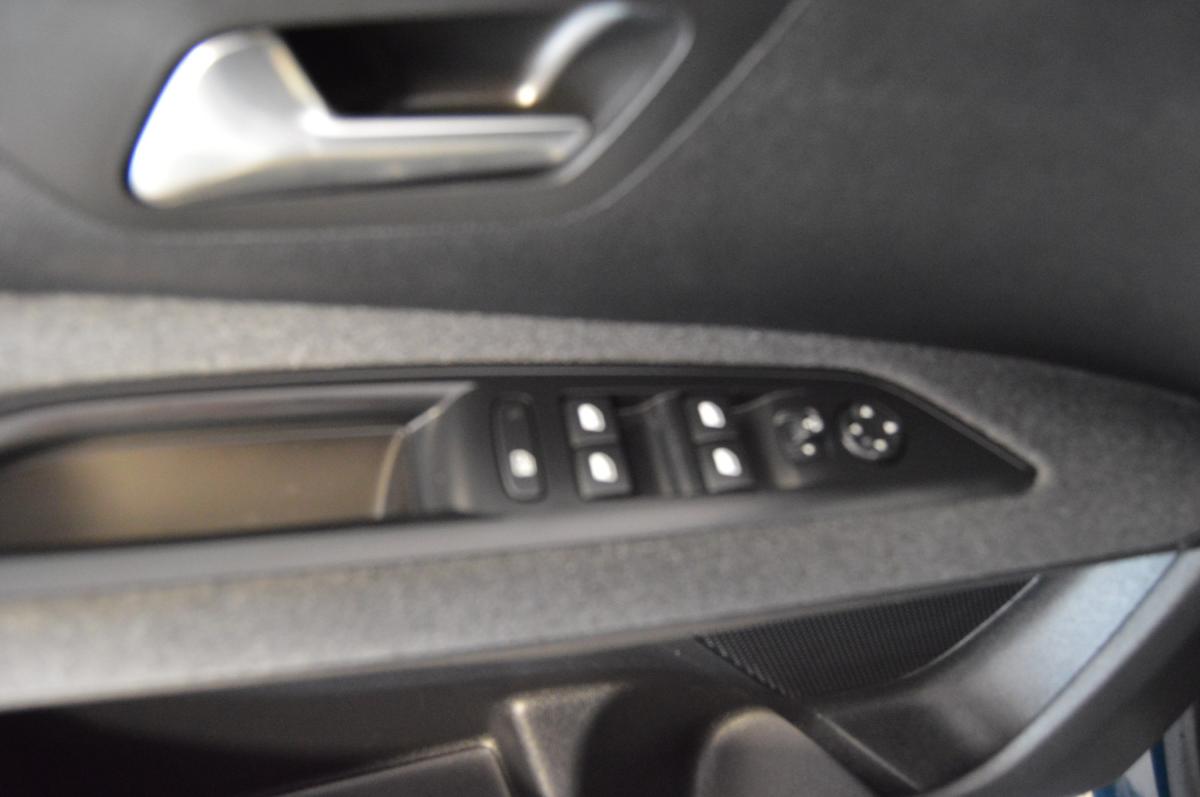 peugeot-5008-2022-gasolina-1199cc