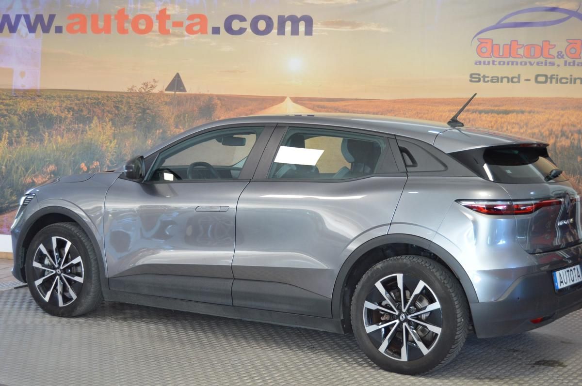 renault-megane-e-tech-2023-eletrico-0cc