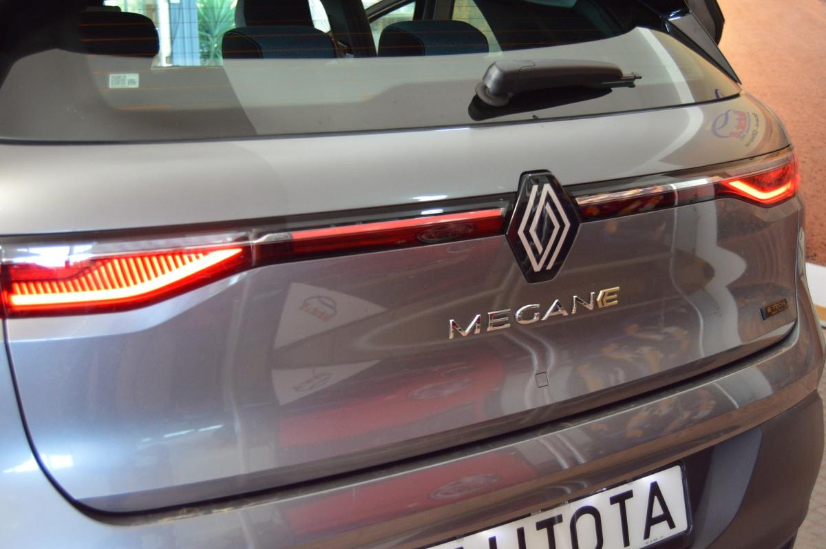 renault-megane-e-tech-2023-eletrico-0cc