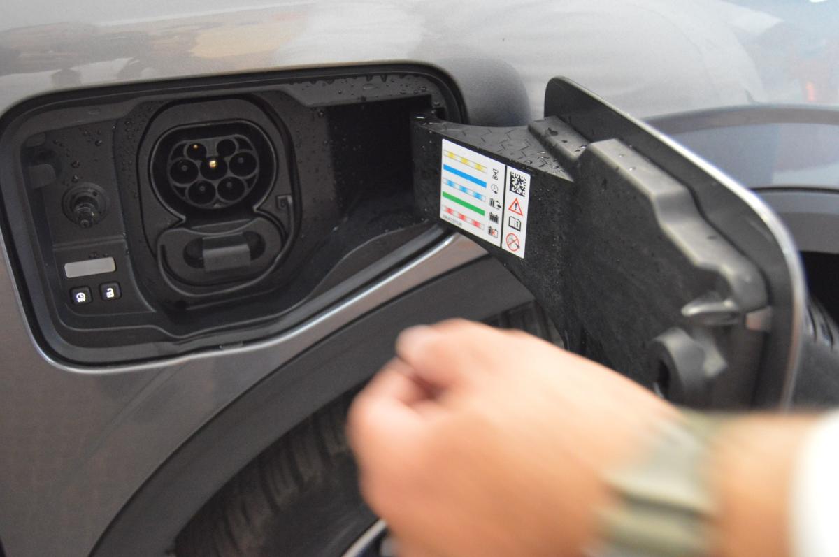 renault-megane-e-tech-2023-eletrico-0cc
