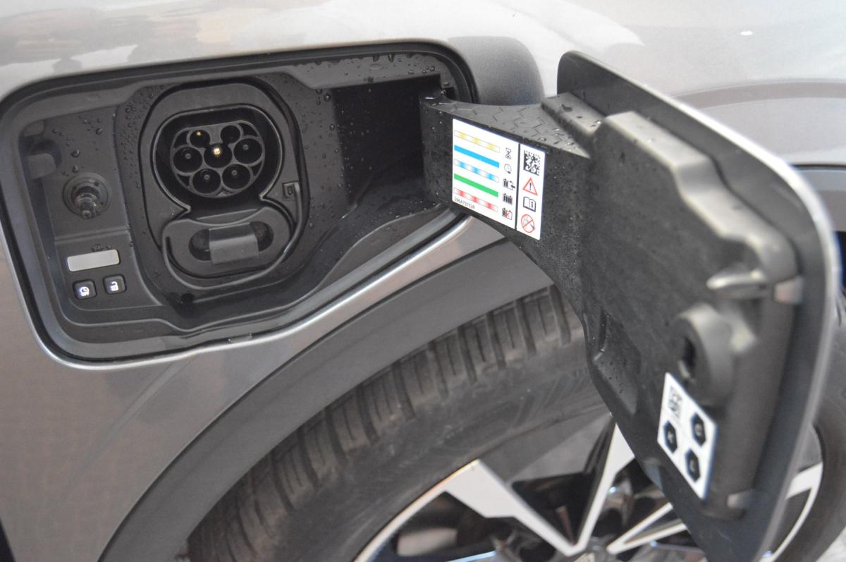 renault-megane-e-tech-2023-eletrico-0cc