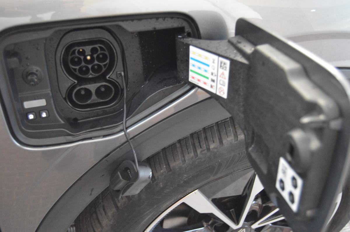 renault-megane-e-tech-2023-eletrico-0cc