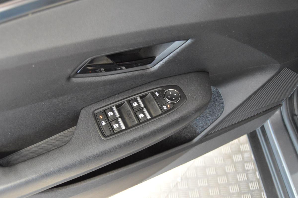 renault-megane-e-tech-2023-eletrico-0cc