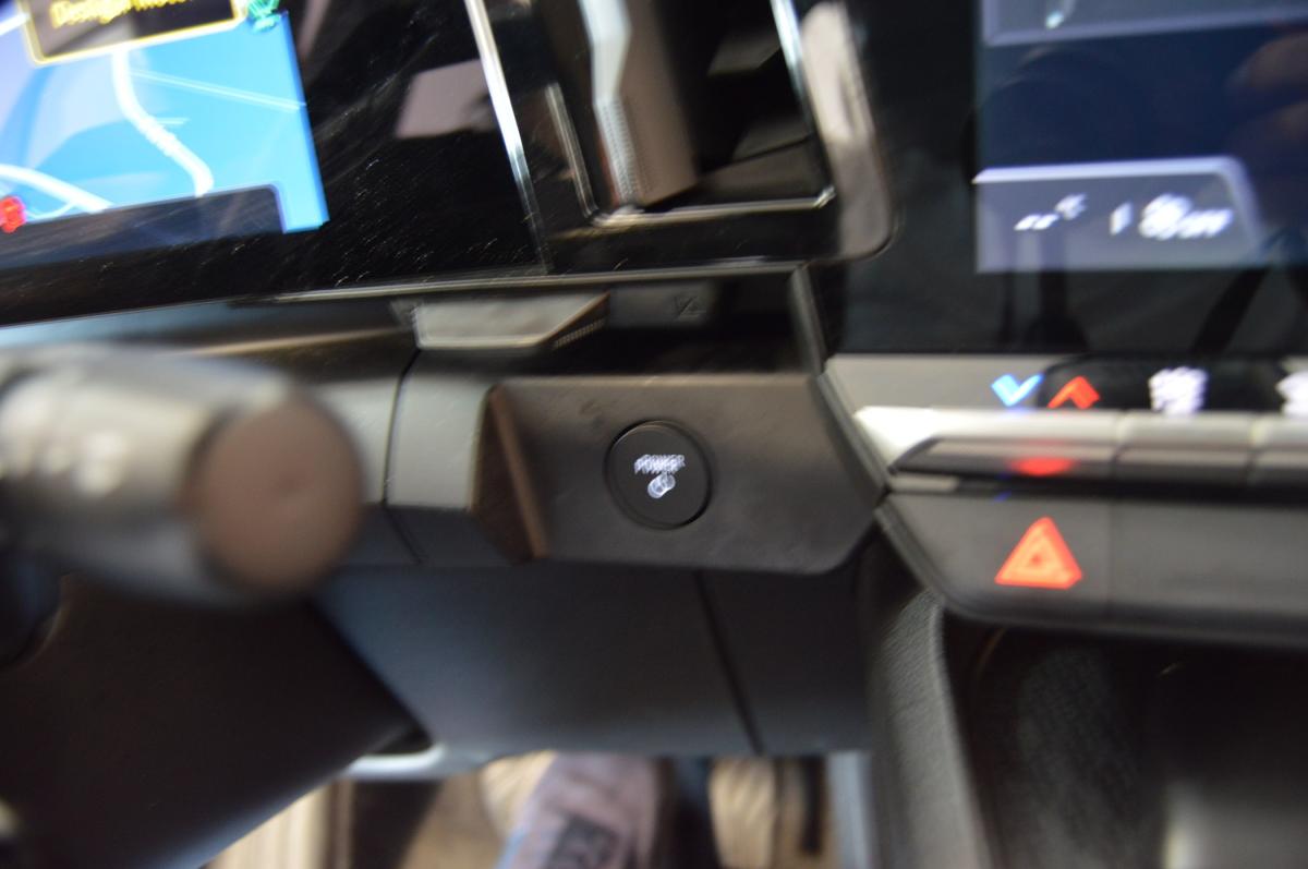 renault-megane-e-tech-2023-eletrico-0cc