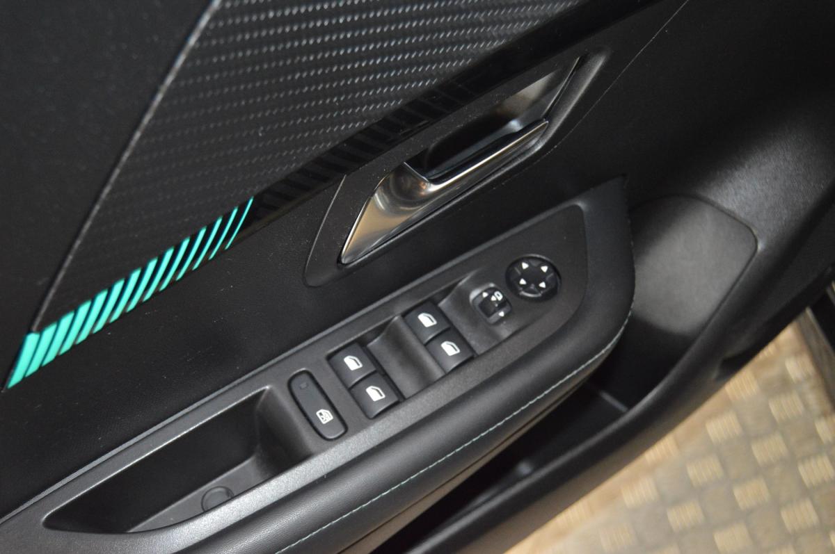 peugeot-208-2022-gasolina-1199cc