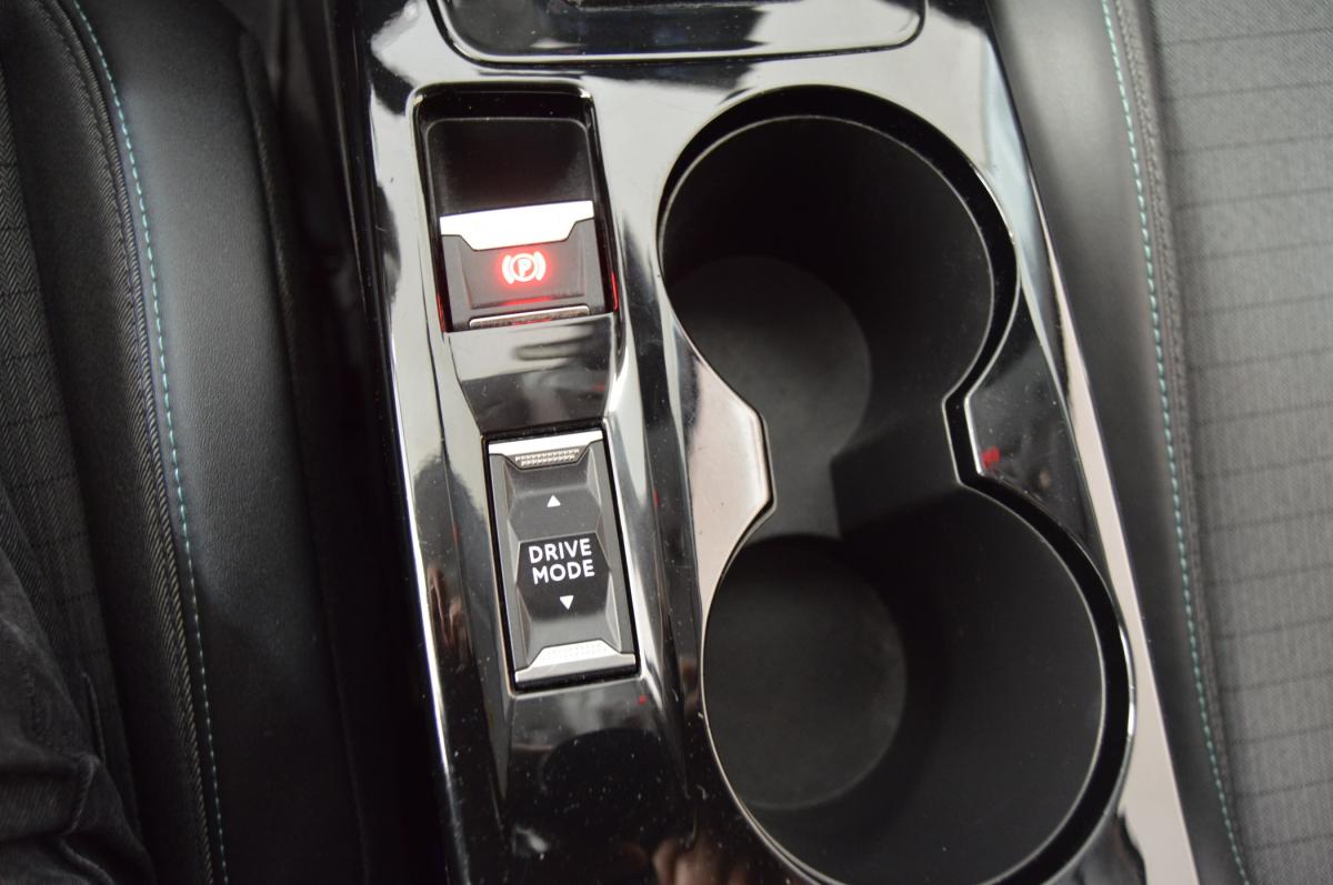 peugeot-208-2022-gasolina-1199cc