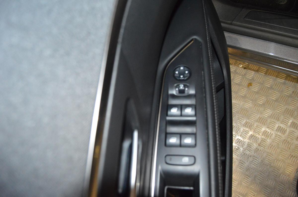 peugeot-5008-2019-gasolina-1199cc