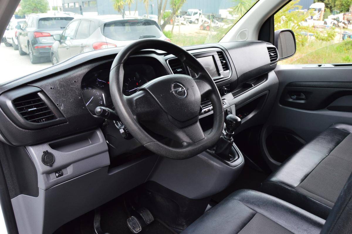 opel-vivaro-2015-diesel-1499cc