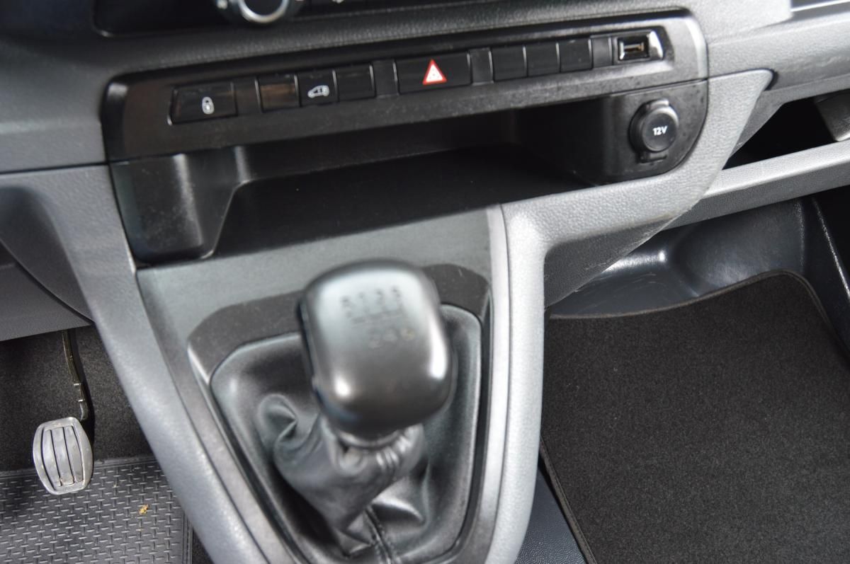 opel-vivaro-2015-diesel-1499cc